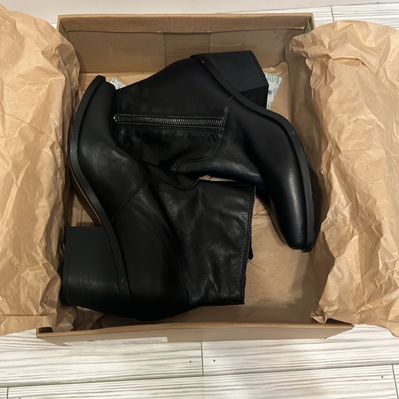 Brand new Lucky Brand boots - Picture 8 of 9